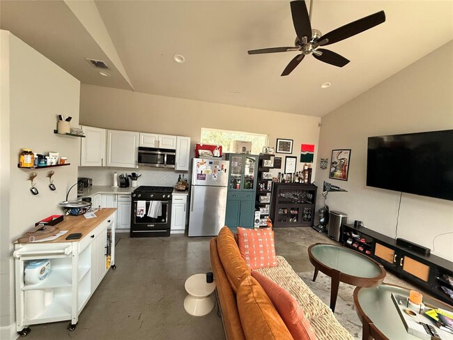 Photo - 1413 Sanchez St