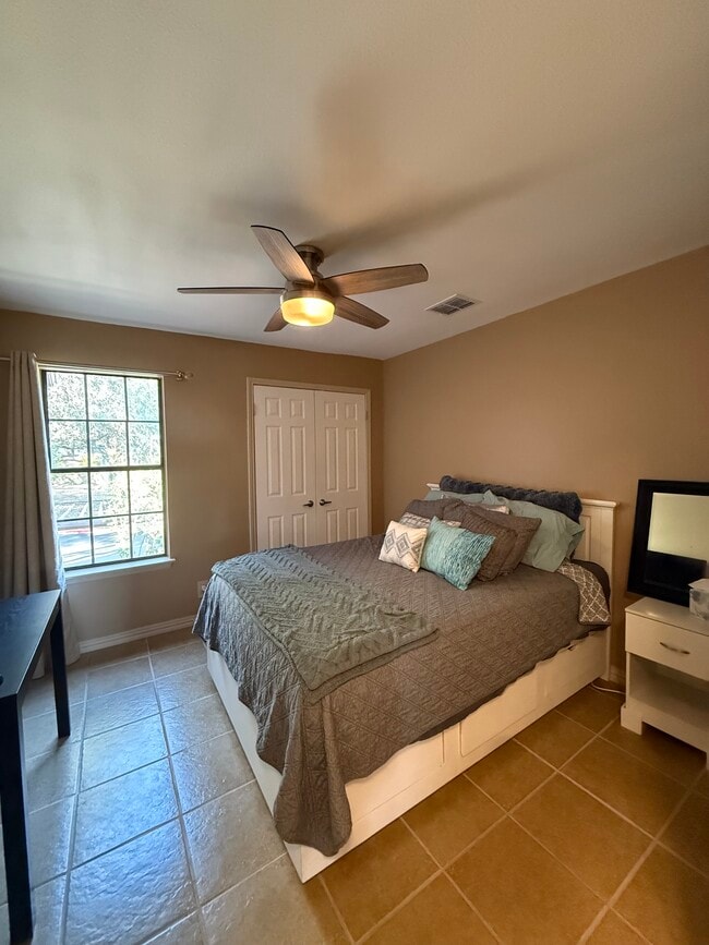 Building Photo - 4212 Medical Dr Unit Comfy Condo in Medical Center