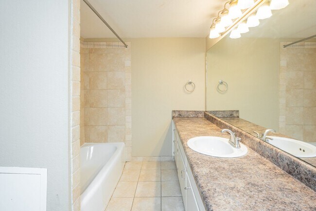 Photo - Altamont Cliffs