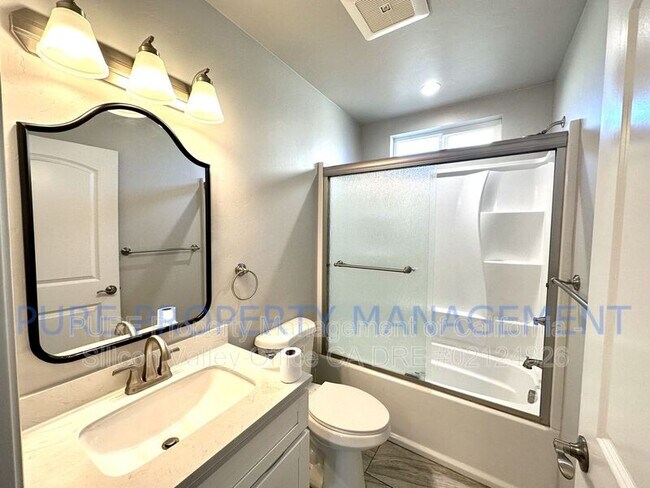 Photo - 545 California St