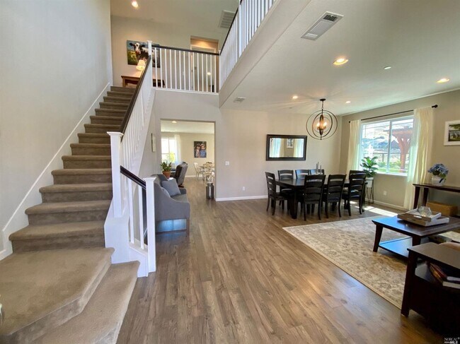 Photo - Living in Luxury in a Peaceful Setting