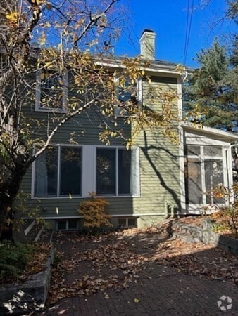 Building Photo - 22 Ash St Unit 22 Rental