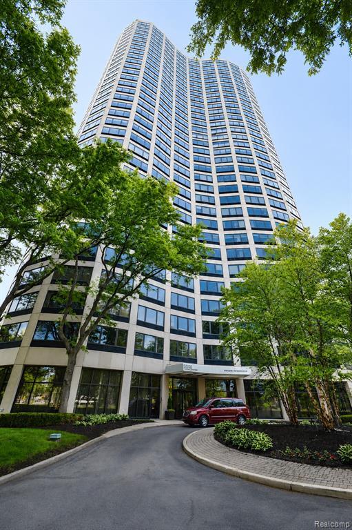 Building Photo - 5000 Town Center Unit 307