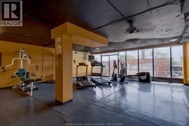 Photo - 515 Riverside Dr W Unit 403