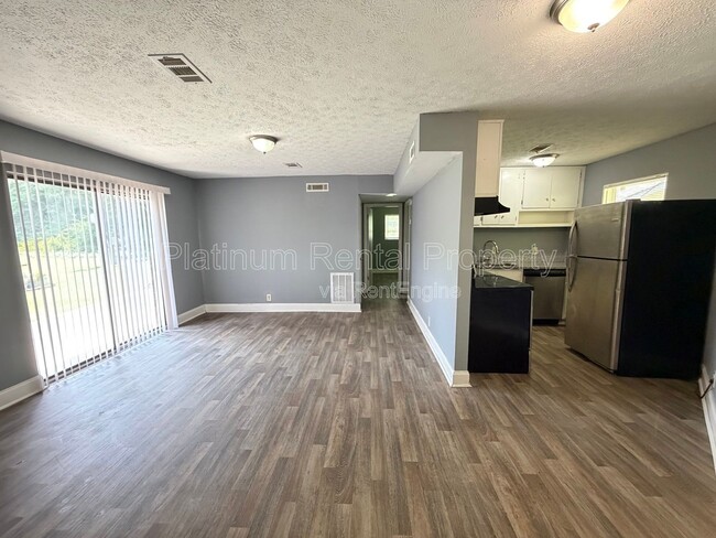 Photo - 1512 Waverly Way Unit D-2