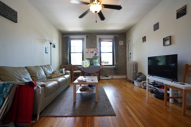 Building Photo - 1758 Commonwealth Ave Rental