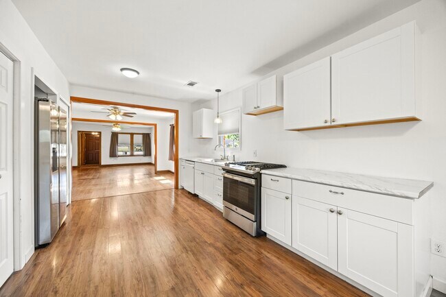 Photo - 315 English St