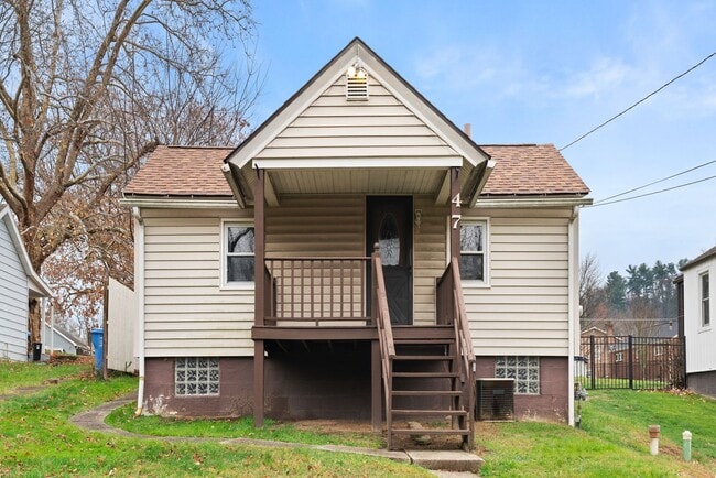 Photo - MOVE IN SPECIAL! SCORE HALF OFF 1ST MONTH'S RENT IF SIGNED BY NOV. 21! Beautiful 1 Bedroom home i...