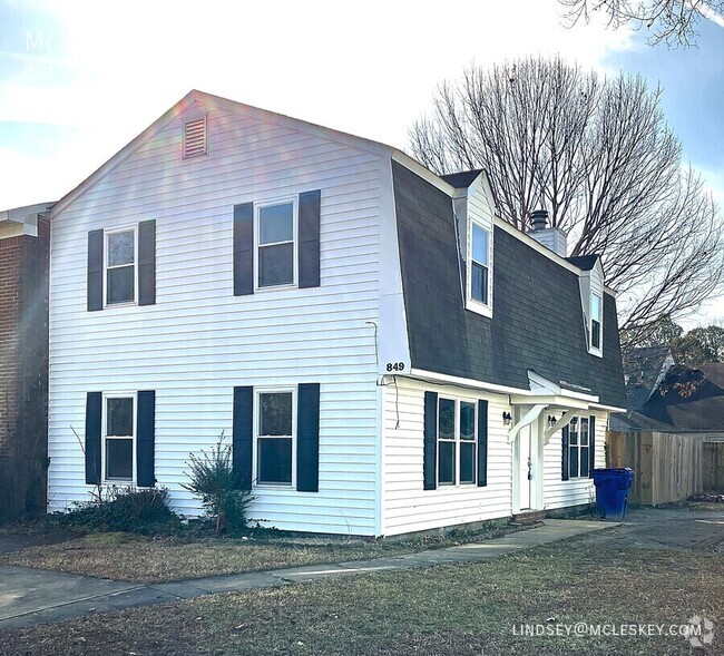 Building Photo - Washington Square Townhouses