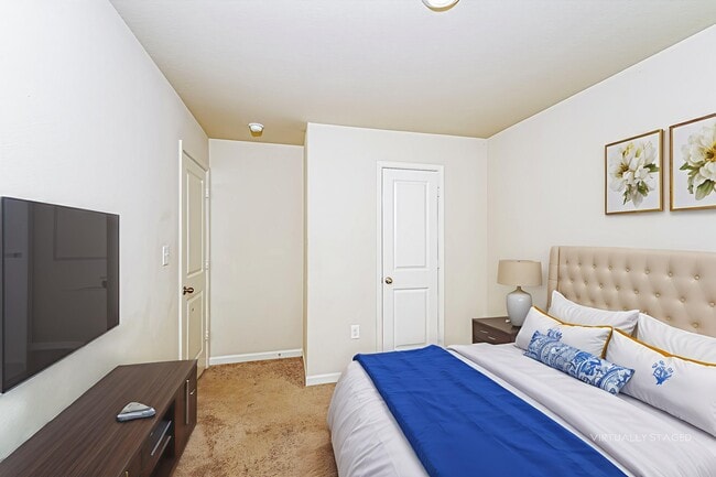 Photo - 6019 Rainbow Row