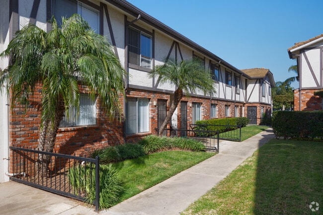 Essex Manor Apartments - Essex Manor Apartments