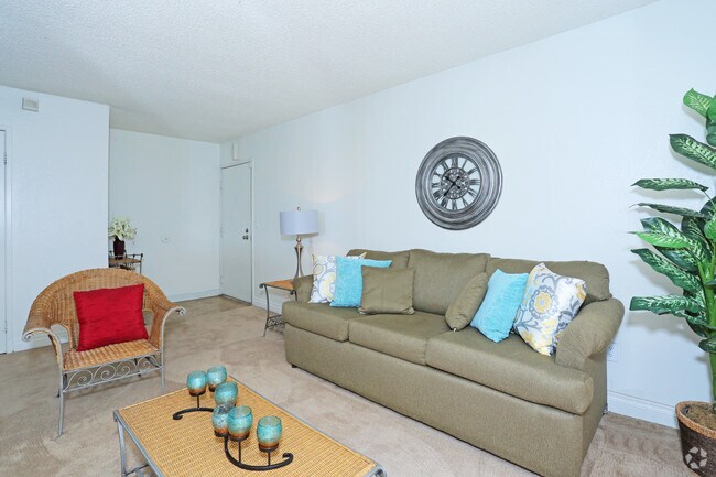 1BR, 1BA - 680 SF Living Room