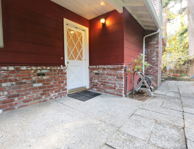 Mid-Century 3 Bedroom Montclair Home - Mid-Century 3 Bedroom Montclair Home