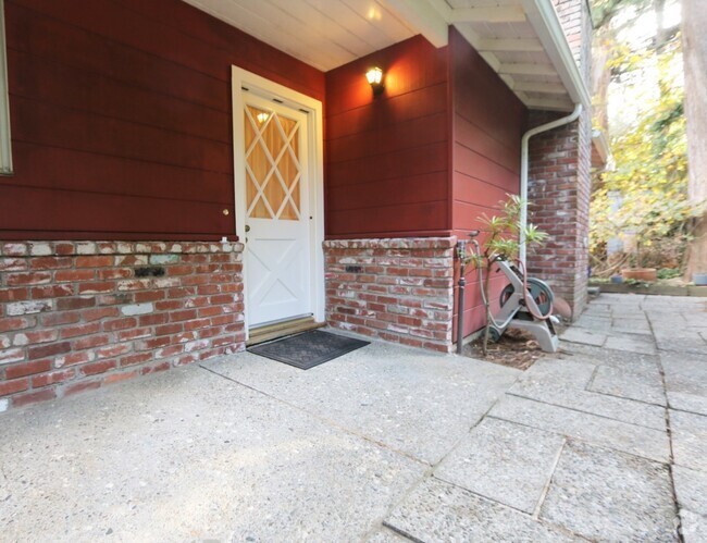 Building Photo - Mid-Century 3 Bedroom Montclair Home