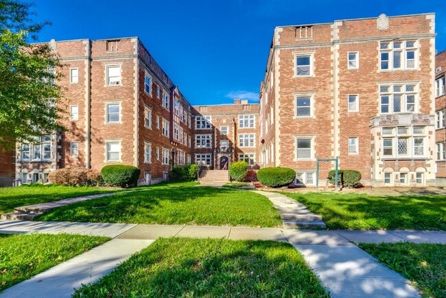Building Photo - 2840 S Moreland Blvd Unit #3