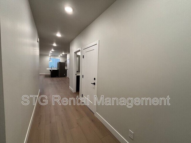 Photo - 3968 Fossil Way