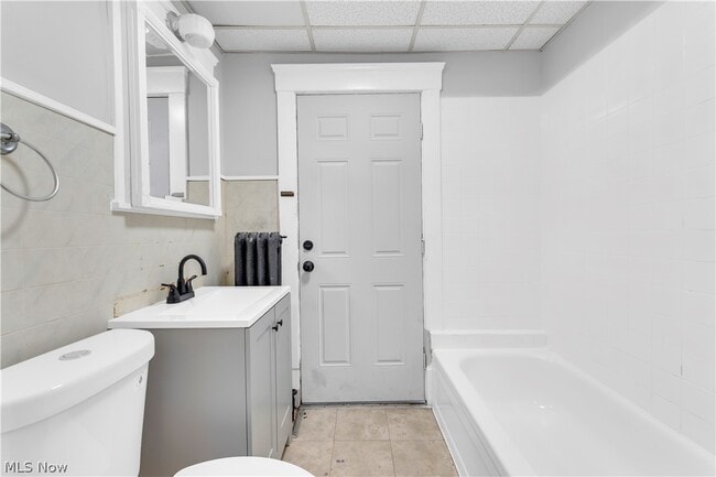 Building Photo - 4102 Brooklyn Ave Unit 4102/Right