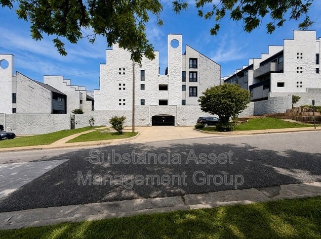 Photo - 915 NW 7th St