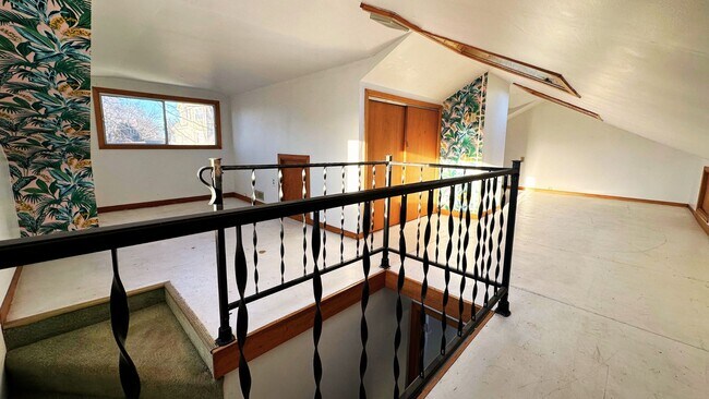Mezzanine à l'étage - 6531 Bayers Rd