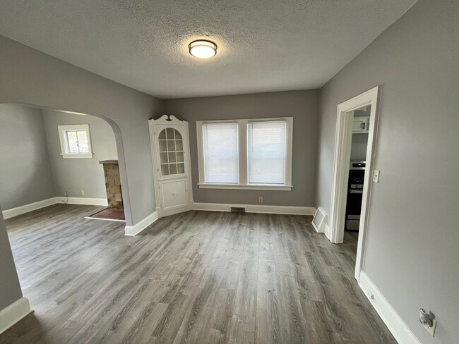 Photo - 562 Belden Ave