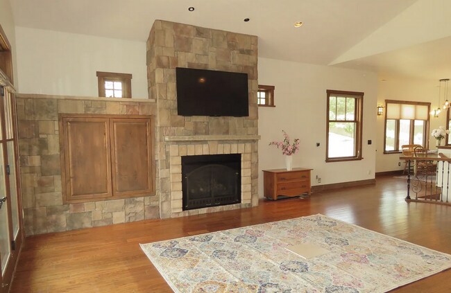 Photo - Mountain Sunset Views: Lovely Four-Bedroom House in Skyridge