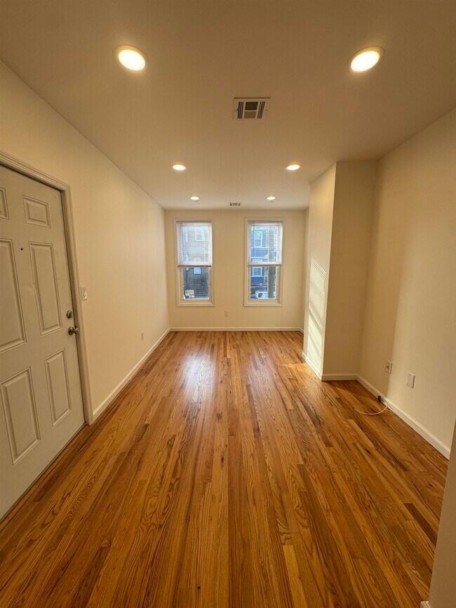 Photo - 142 Webster Ave