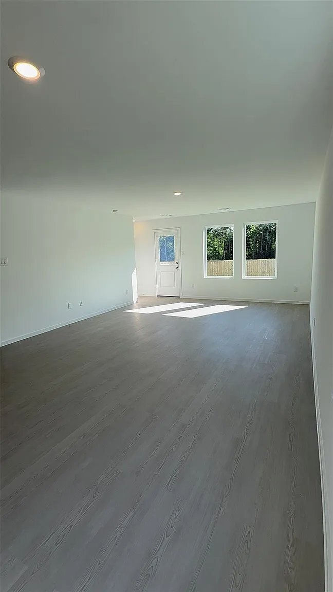 Photo - 331 Parkin Ct