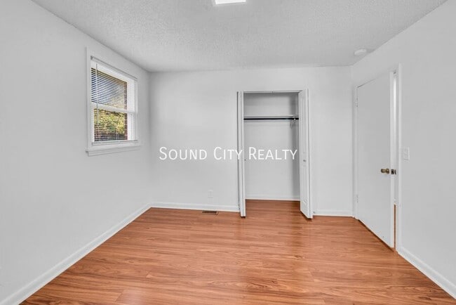 Photo - 3232 Hinkle Dr