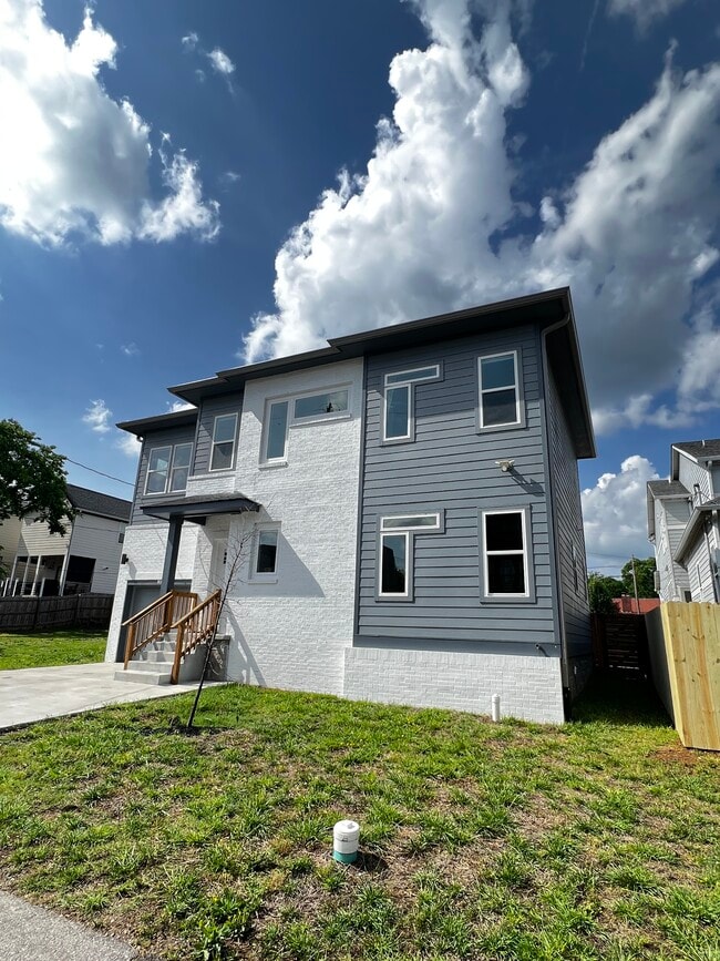 Photo - 1072 Zophi St