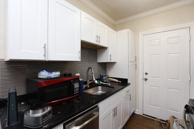 Photo - 3815 N Greenview Ave Unit E2