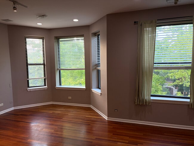 Photo - 1137 E Hyde Park Blvd Unit Top-Floor 3 Bedroom Condo