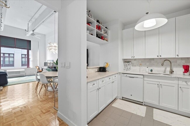 Building Photo - 1500 Hudson St Unit 6S Rental