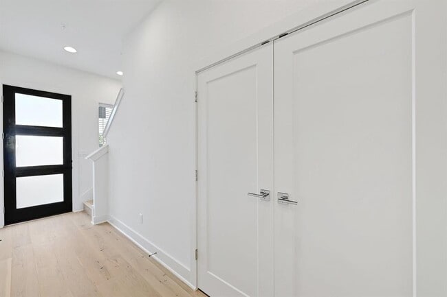 Photo - 2050 Lohmans Spur Rd Unidad 1801