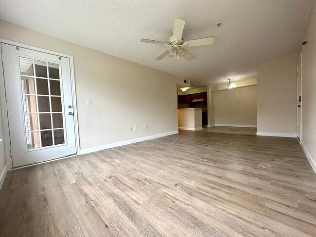 Building Photo - Spacious 3B/2B Unfurnished Condo near Beach in the Heart of Destin! **MOVE IN SPECIAL** Unit 264