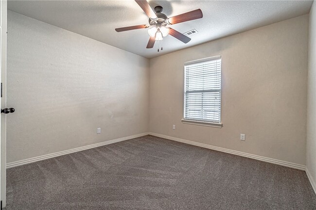 Photo - 926 Kensington Dr