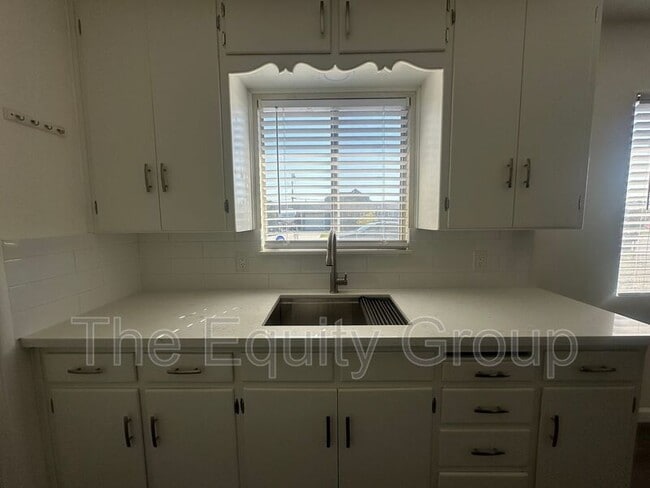 Photo - 1608 W Sunnyview Ave