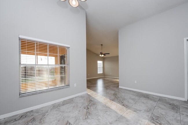 Photo - 458 Tamarind Parke Ln