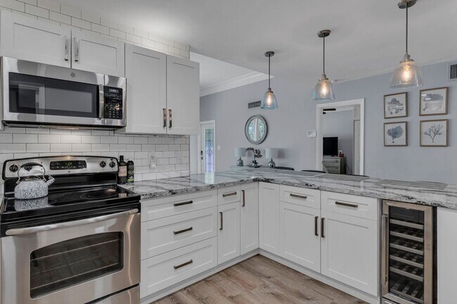 Photo - 721 NE 15th Ave