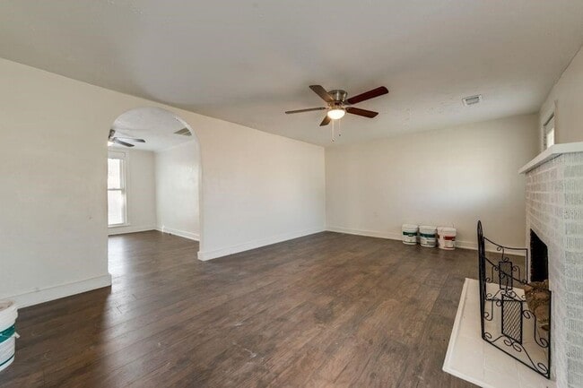 Photo - 618 W Purnell St