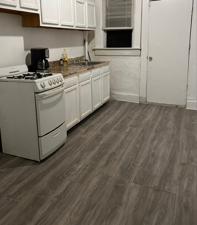 Building Photo - 2823 Presstman St Rental