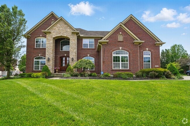 Building Photo - Five Bedroom House in Deerfield Township!