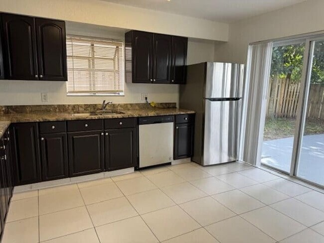 Photo - 6008 Strawberry Fields Way