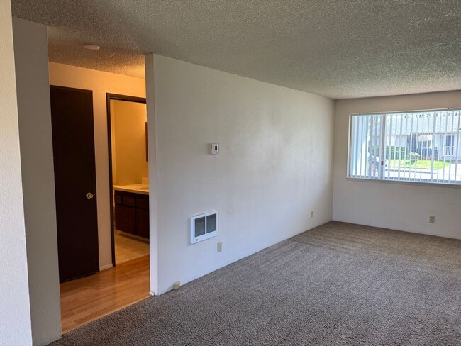 Photo - Great single level 2 bed/1 bath duplex in Thurston!