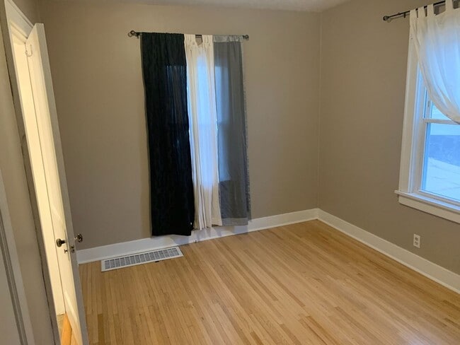 Photo - 2 Bedroom/1 Bathroom Home For Lease