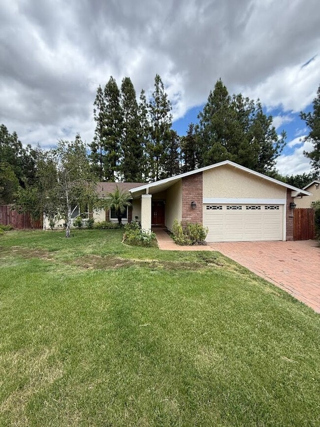 Photo - 3 Bedroom, 2 Bathroom West Hills Home for Lease!