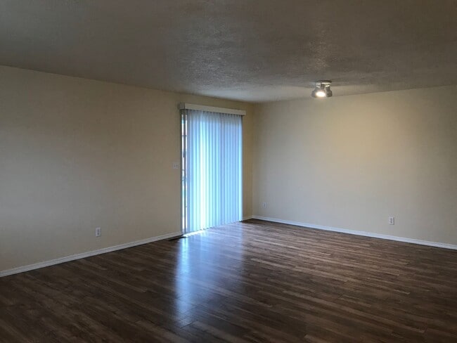 Photo - NE 7th St Duplex - 00000-07TH-00 Unit 1536
