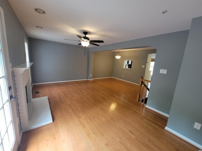 8702 Castlerock Ct