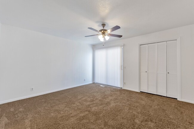 Photo - Enormous 4 Bed / 3 Bath Pet Friendly Home in East Layton! Available NOW!