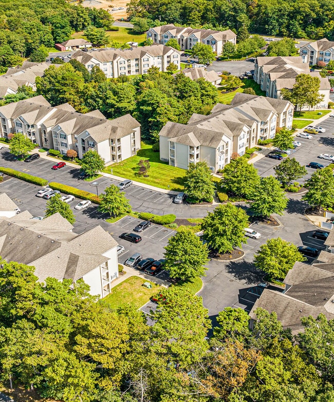 new-hampshire-commons-exteriors-and-amenities-15-1-1