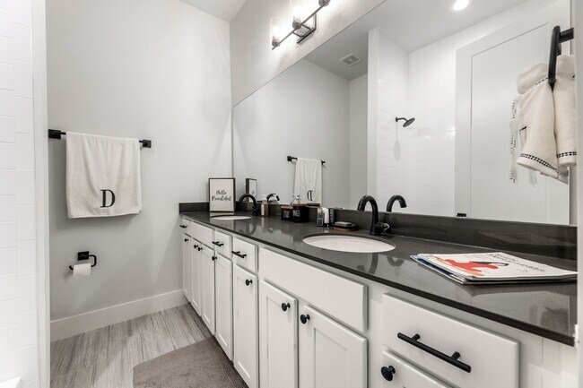 Photo - 5725 White Magnolia St.